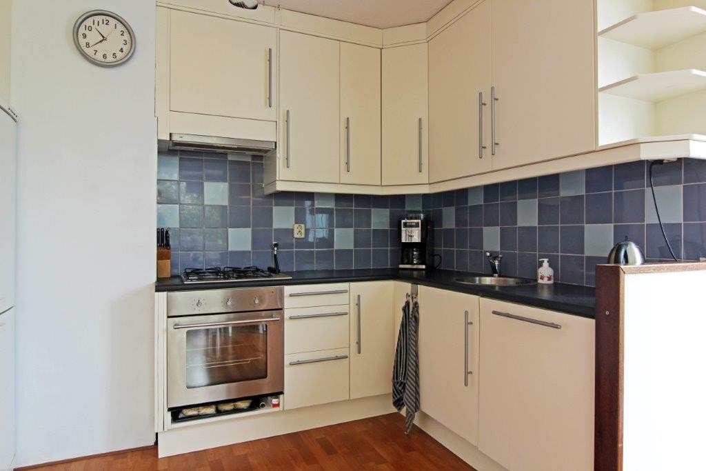 Appartement met balkon in stadsgebouw – foto 7
