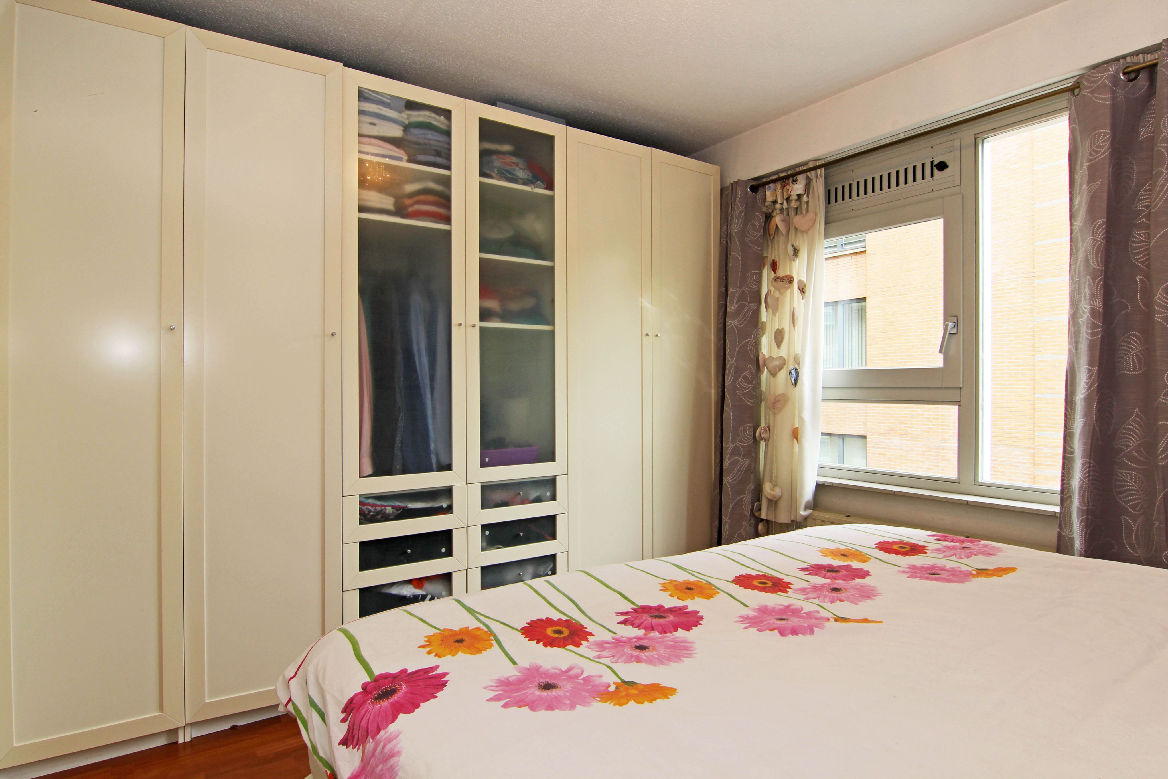 Appartement met balkon in stadsgebouw – foto 8