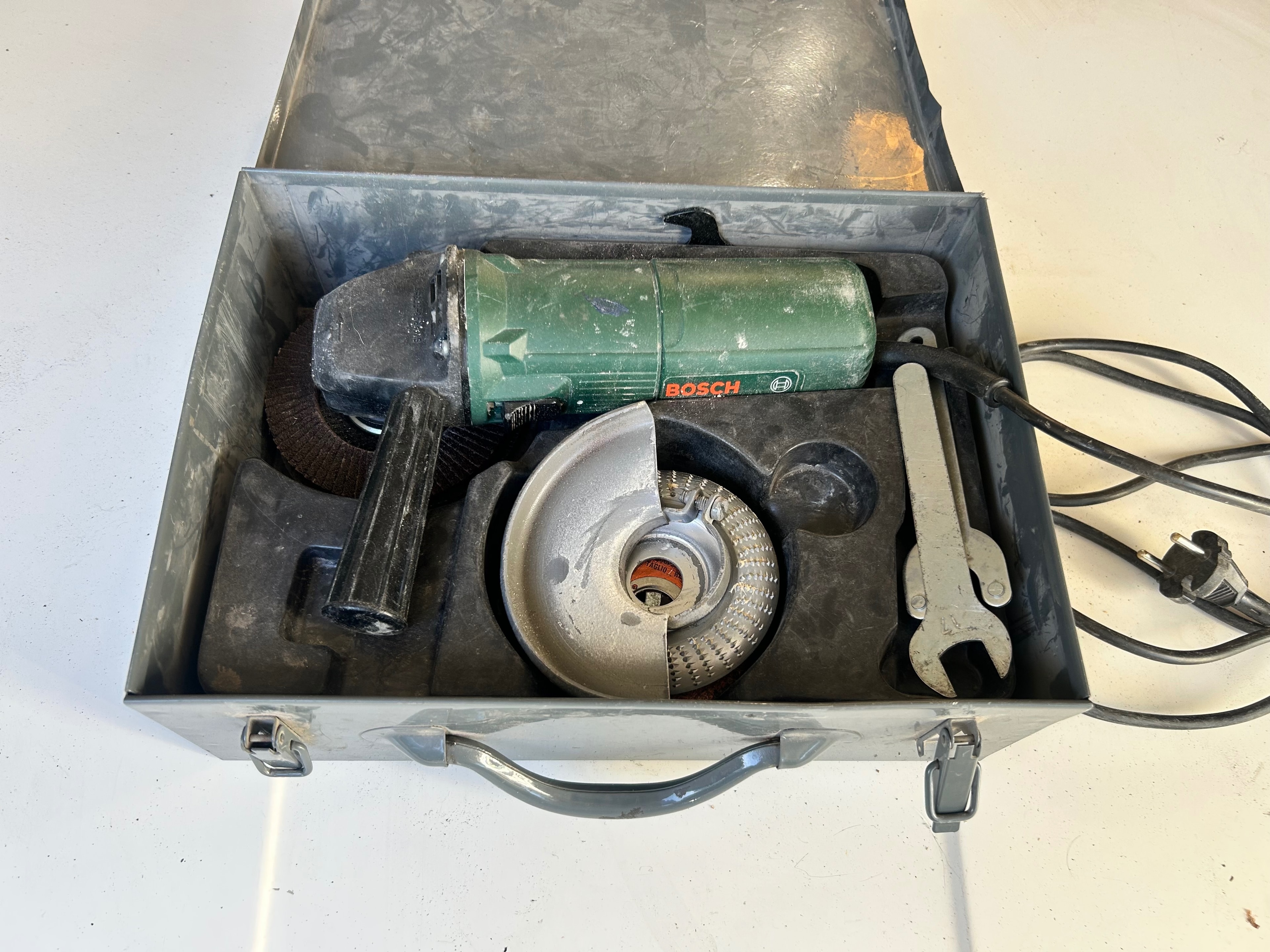Bosch PWS 600 Haakse Slijper in Koffer – foto 1