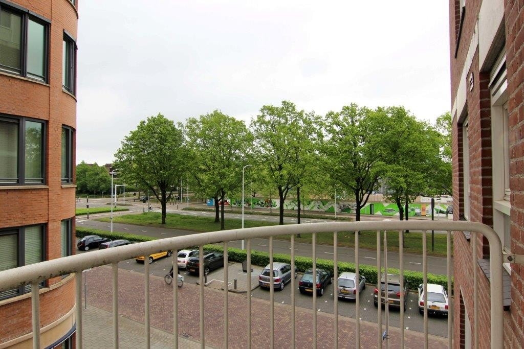 Appartement met balkon in stadsgebouw – foto 10