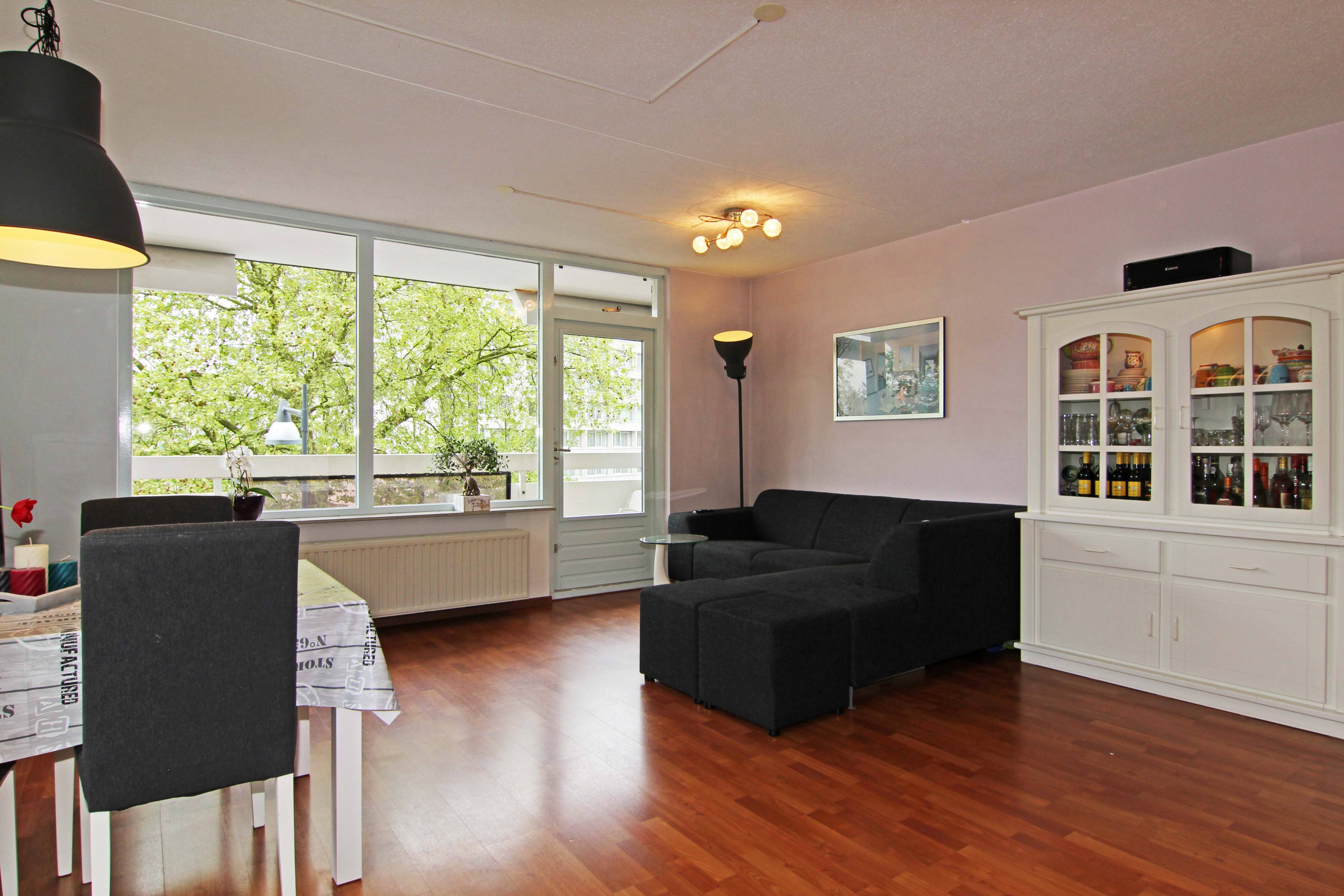 Appartement met balkon in stadsgebouw – foto 12