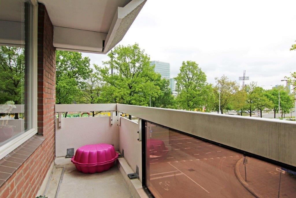 Appartement met balkon in stadsgebouw – foto 2