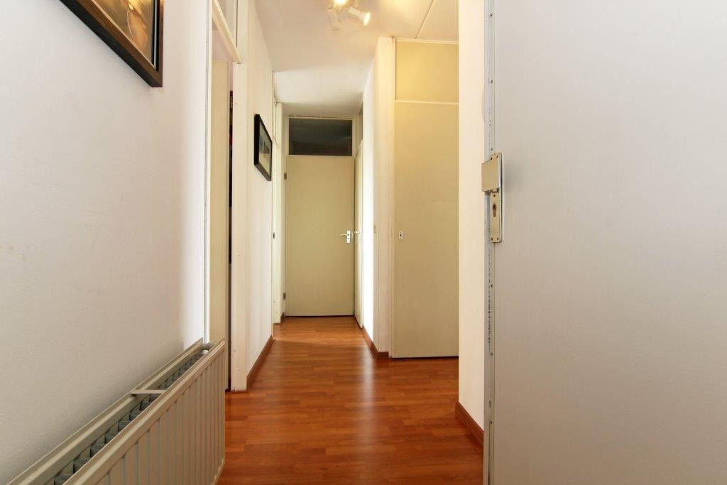 Appartement met balkon in stadsgebouw – foto 6