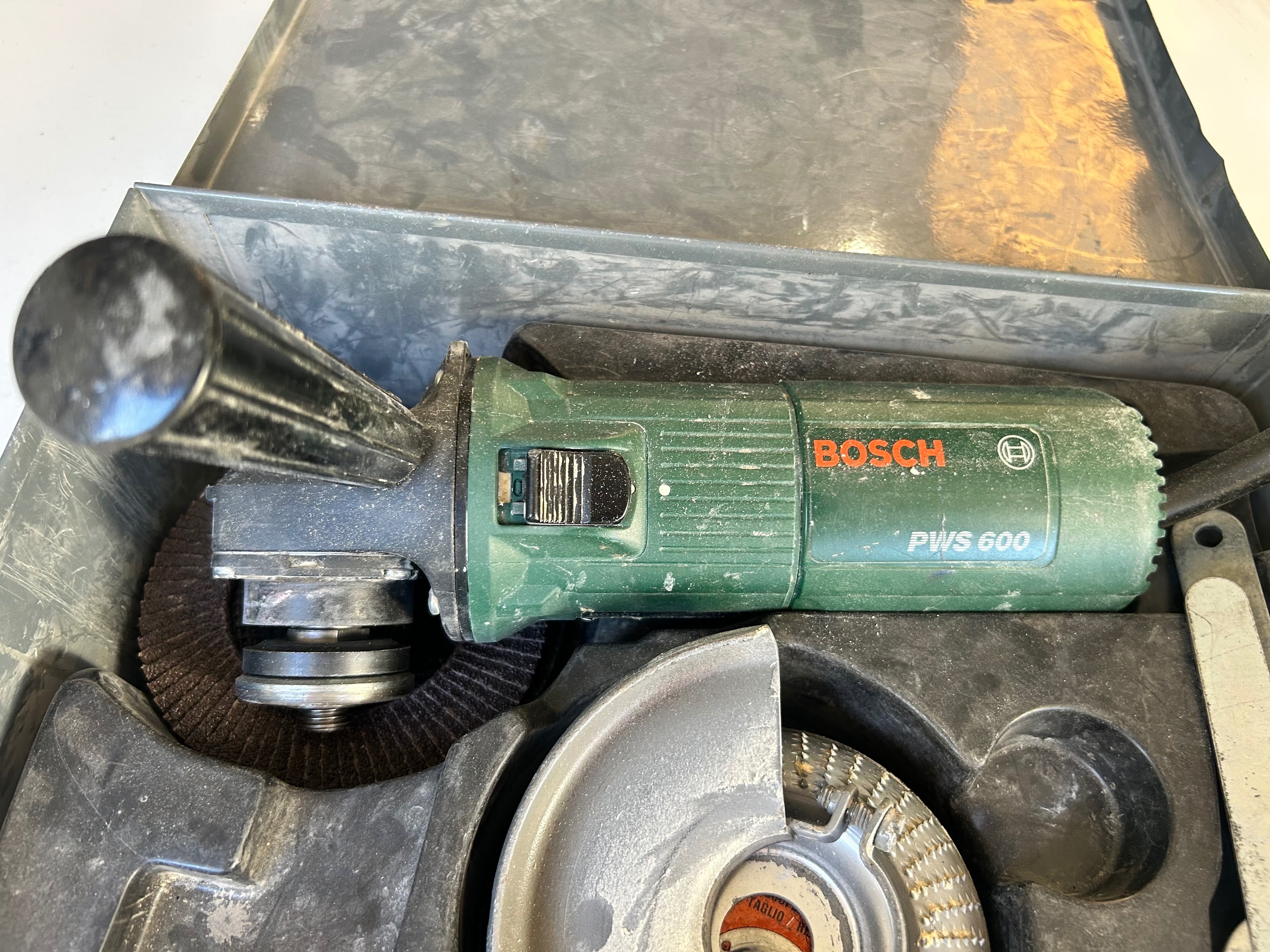 Bosch PWS 600 Haakse Slijper in Koffer – foto 3