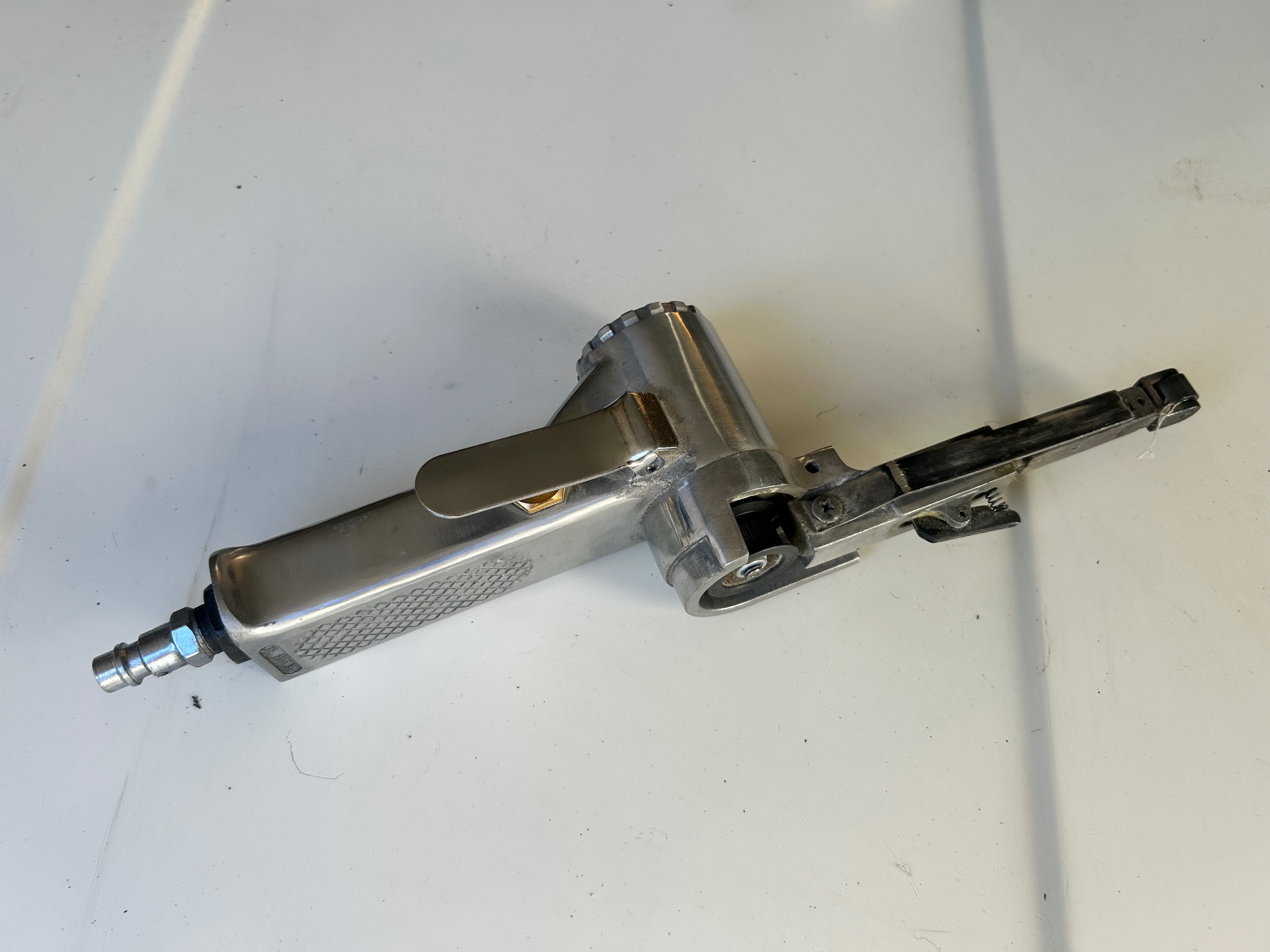 Pneumatische Mini Bandschuurmachine – foto 1